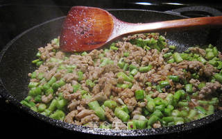 豆豉肉末豇豆的做法步骤:8