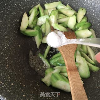 蒜末炒丝瓜的做法步骤：5