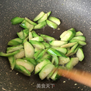 蒜末炒丝瓜的做法步骤：6