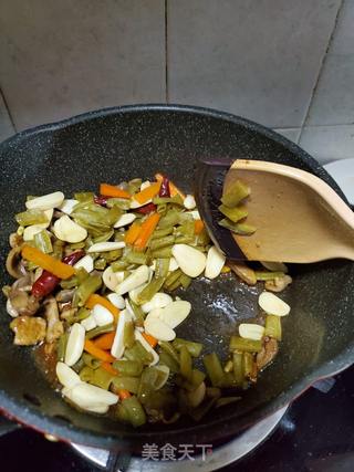 酸豆角炒鸡胗的做法步骤:5