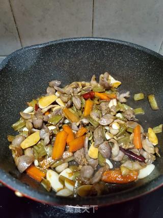 酸豆角炒鸡胗的做法步骤:6