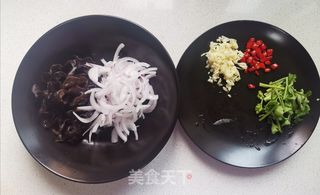 凉拌洋葱木耳的做法步骤:4