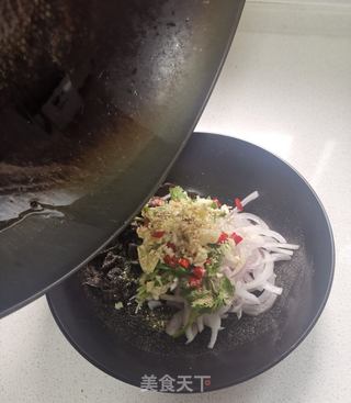 凉拌洋葱木耳的做法步骤:5
