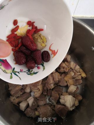 竹荪土鸡汤的做法步骤:5