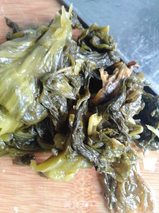 酸菜炒肥肠的做法步骤:6