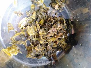 酸菜炒肥肠的做法步骤:7
