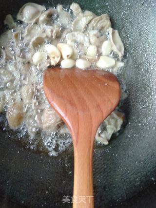 酸菜炒肥肠的做法步骤:9