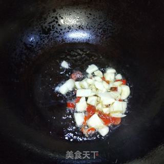 抱子甘蓝炒豆干的做法步骤：4