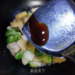 抱子甘蓝炒豆干的做法步骤：9