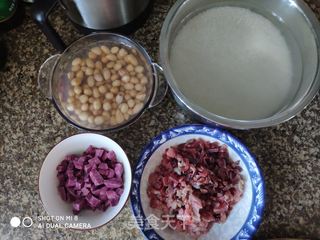 红豆花生紫薯粽的做法步骤:5