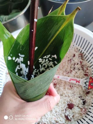 红豆花生紫薯粽的做法步骤:7