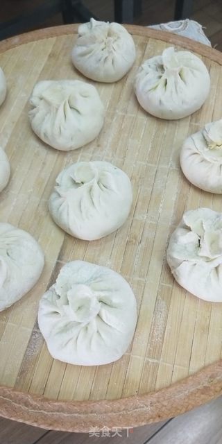 青椒芹菜猪肉包子的做法步骤:6