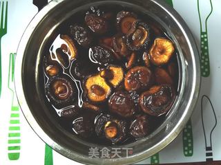香菇肉丁包的做法步骤:2
