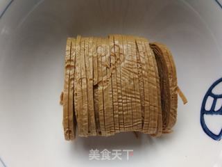 蒜泥香葱拌豆腐丝的做法步骤:2