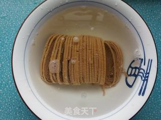蒜泥香葱拌豆腐丝的做法步骤:3