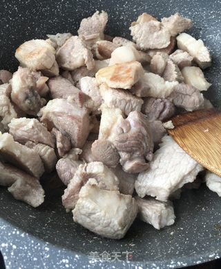 洋葱烧肉的做法步骤：7
