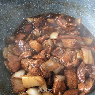 洋葱烧肉的做法步骤：15