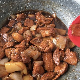 洋葱烧肉的做法步骤：16