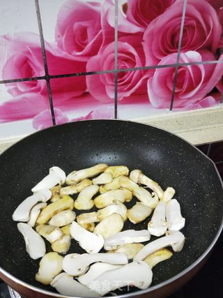 黄油煎松茸的做法步骤:4