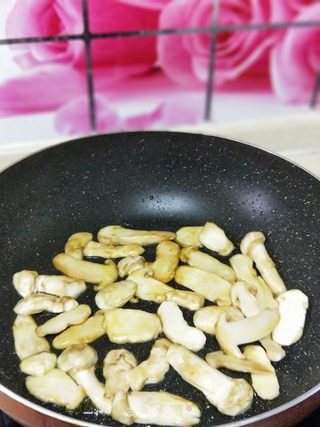 黄油煎松茸的做法步骤:5