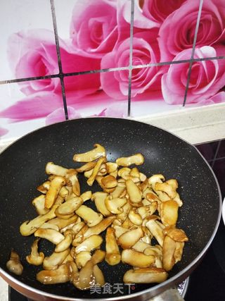 黄油煎松茸的做法步骤：6