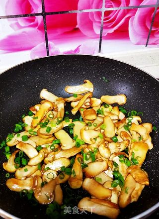 黄油煎松茸的做法步骤：7