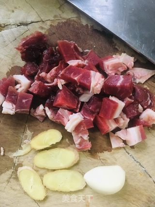 香菇牛肉扯面的做法步骤：1