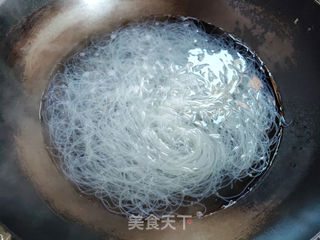 包菜炒粉丝的做法步骤：2