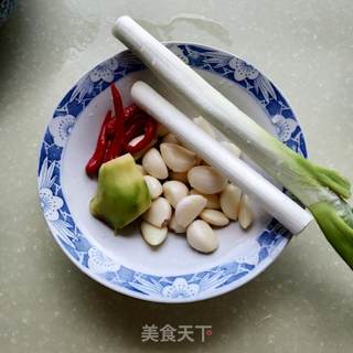 蒜蓉粉丝大虾煲的做法步骤:3