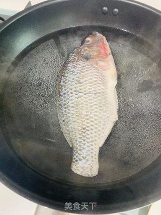泡椒罗非鱼的做法步骤：1
