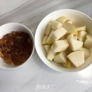 冰糖银耳梨汤的做法步骤：1