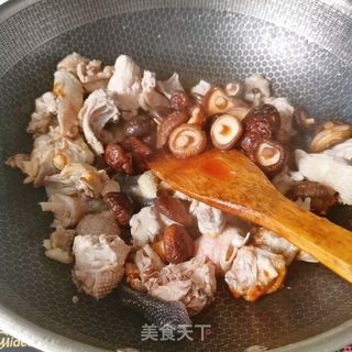 香菇烧鸡的做法步骤：7