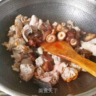 香菇烧鸡的做法步骤:7