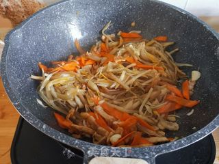 肉丝黄花菜的做法步骤:11