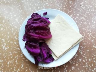 紫甘蓝拌豆干的做法步骤：1