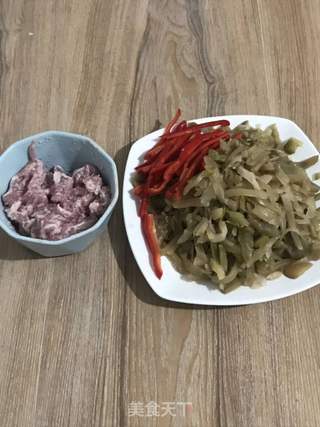 榨菜炒肉丝的做法步骤：2