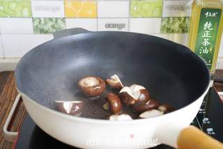 茶油什锦菌子菜的做法步骤:3