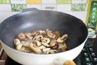 茶油什锦菌子菜的做法步骤:7