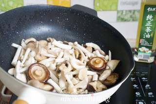 茶油什锦菌子菜的做法步骤:8