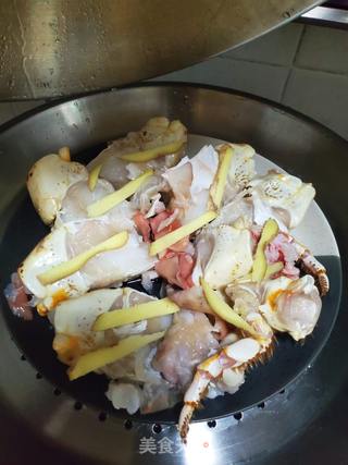 姜葱蒸帝王蟹的做法步骤:5
