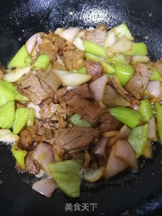 圆葱尖椒炒牛肉的做法步骤：7