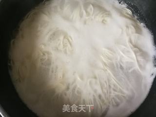 生菜松茸鸡汤面的做法步骤:6