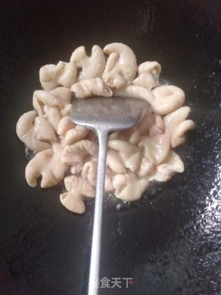 肥肠烧鸭血的做法步骤:3