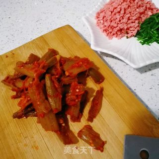 辣菜梗炒饭的做法步骤：1