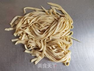 虾蓉酱黄瓜拌鸡蛋手擀面的做法步骤:7