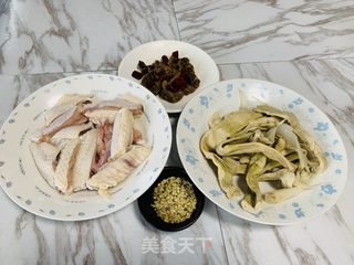 火麻仁鸡翅鸡胗烧干笋的做法步骤：1