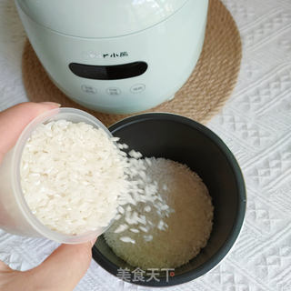 电饭锅做香喷喷的腊肠煲仔饭的做法步骤:2