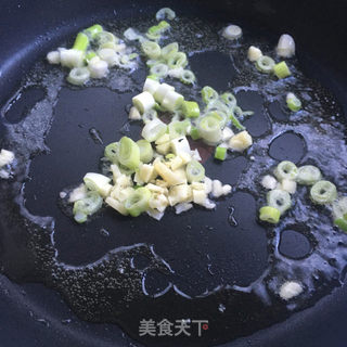 豆芽炒红薯粉的做法步骤：5