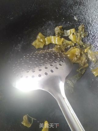 酸菜鸭血汤的做法步骤：2