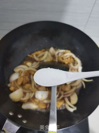 洋葱烧鸡胸肉的做法步骤：7